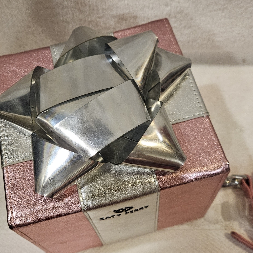 KATY PERRY CROSSBODY BAG - Picture 2 of 5